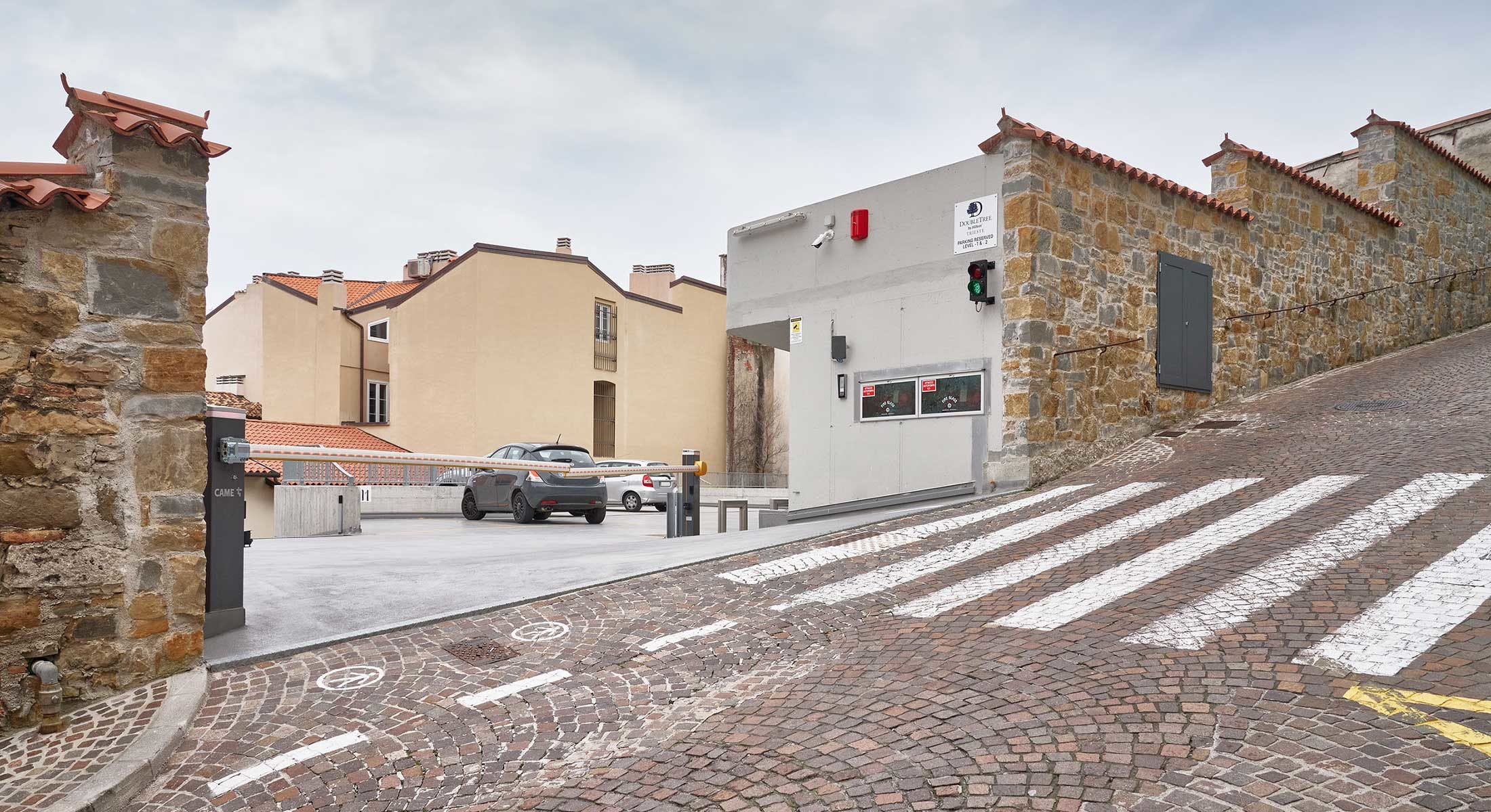 Private Parking - Hotel DoubleTree by Hilton Trieste