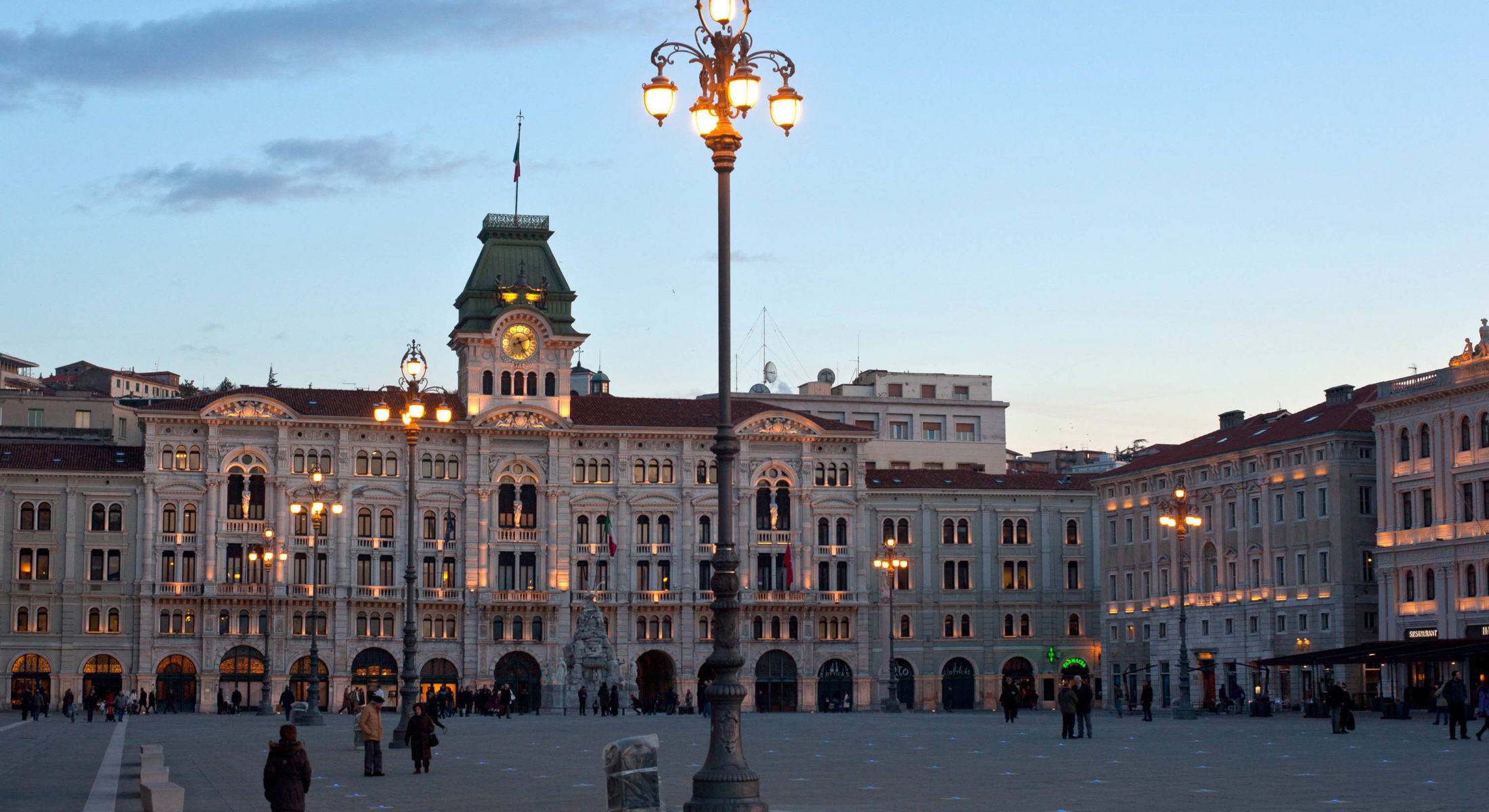 Piazza unità d'Italia - Hotel DoubleTree by Hilton Trieste