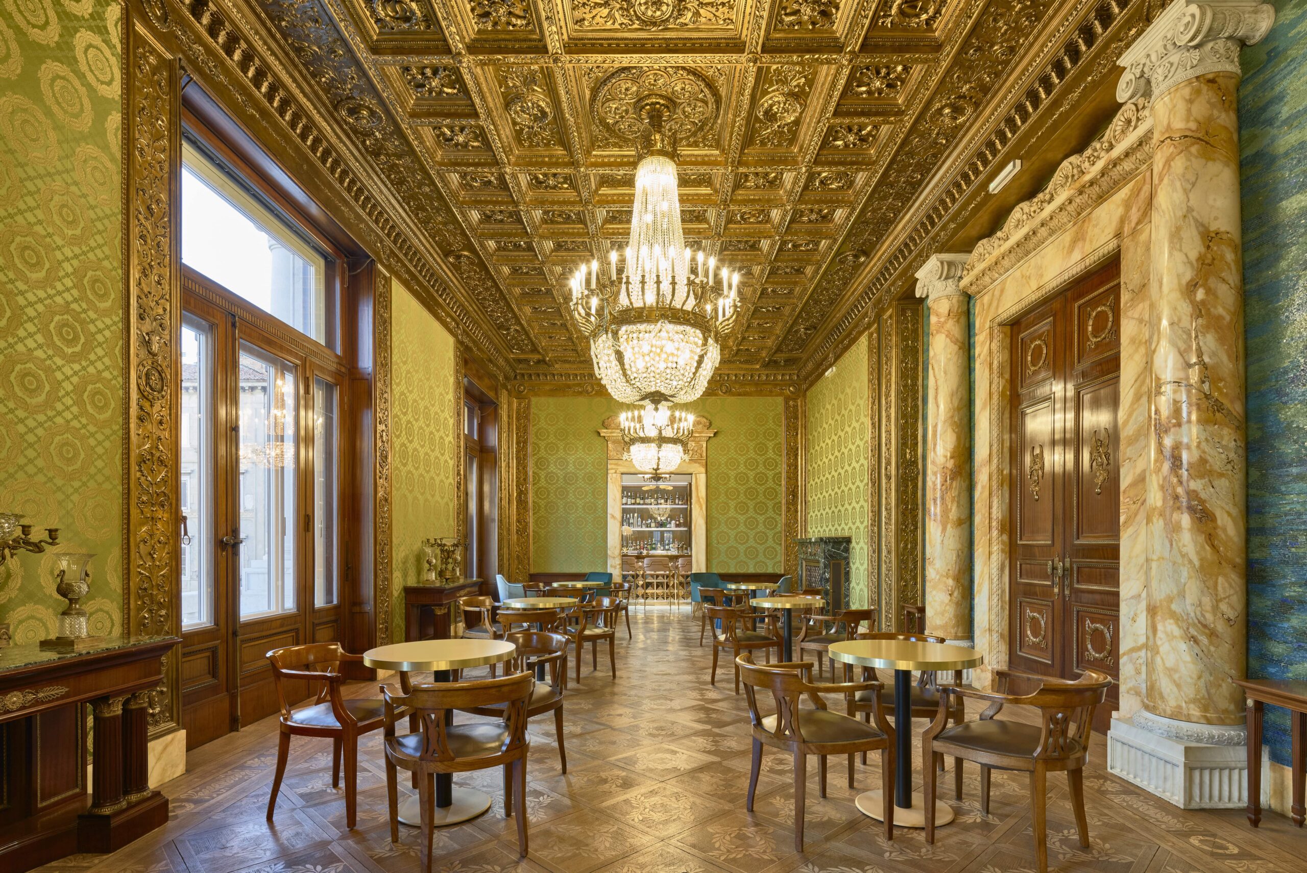 Candle-night-double-tree-trieste