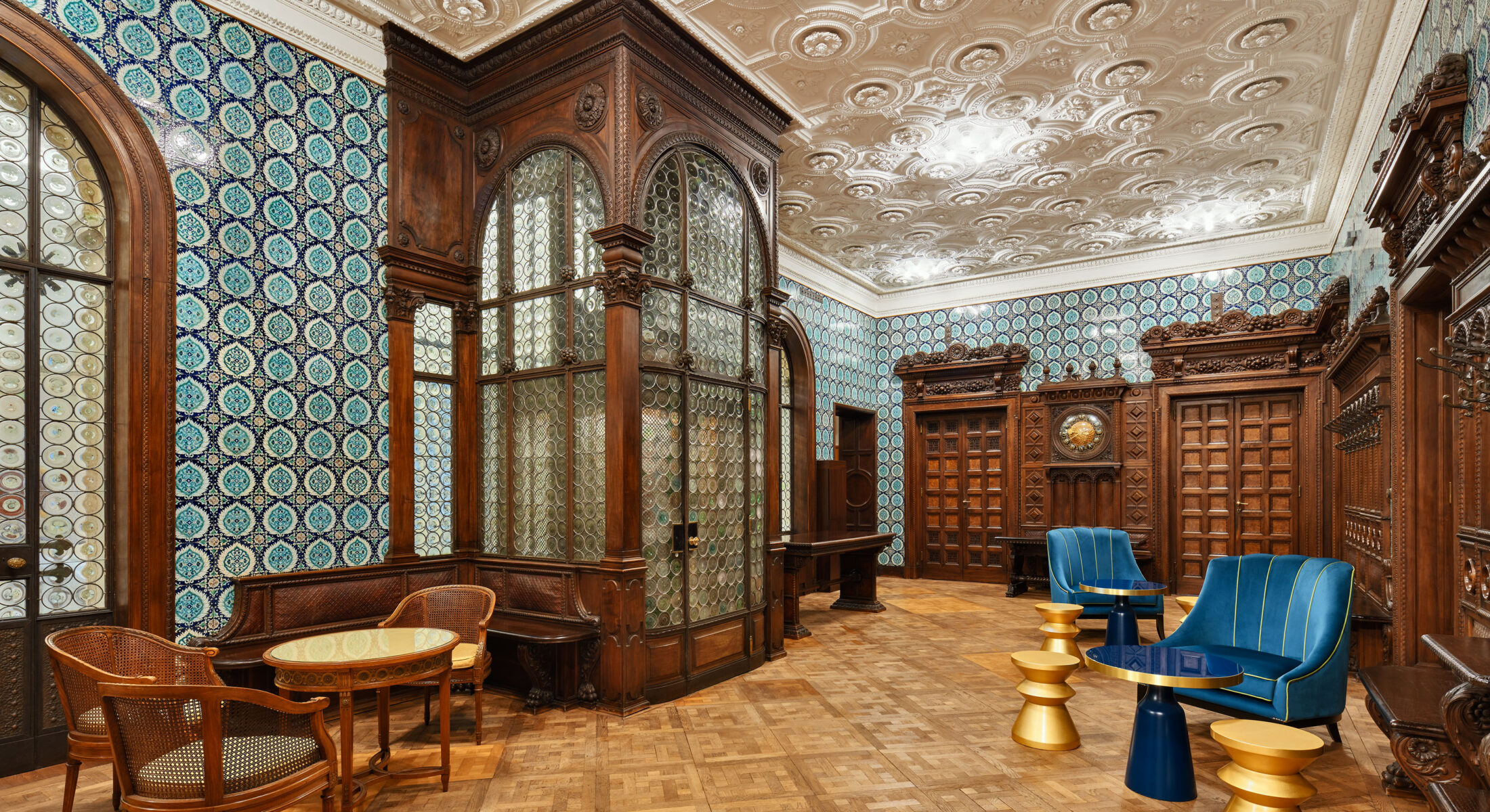 Foto del Foyer storico con ascensore