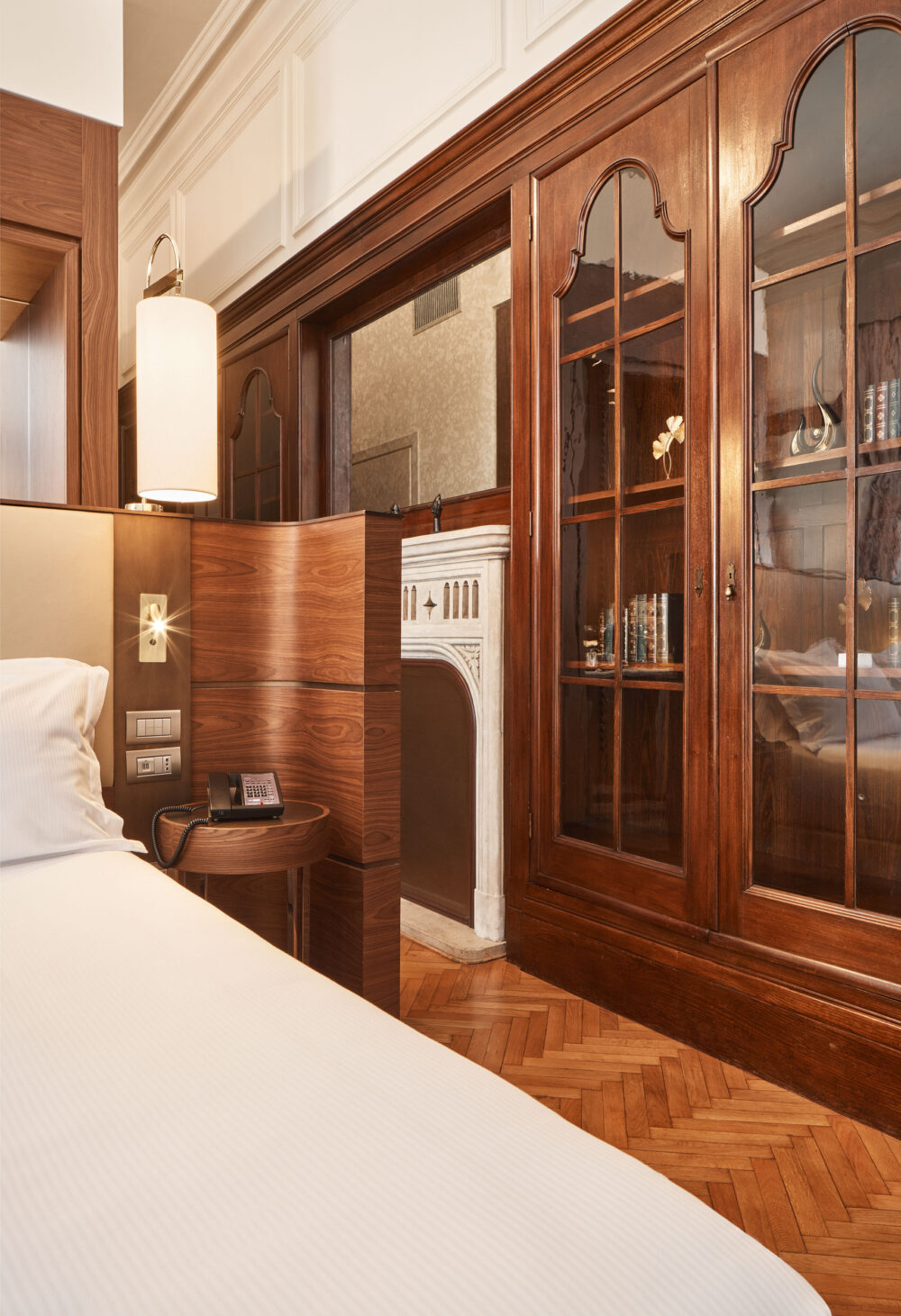 historical-deluxe-room-doubletree-byhilton-trieste