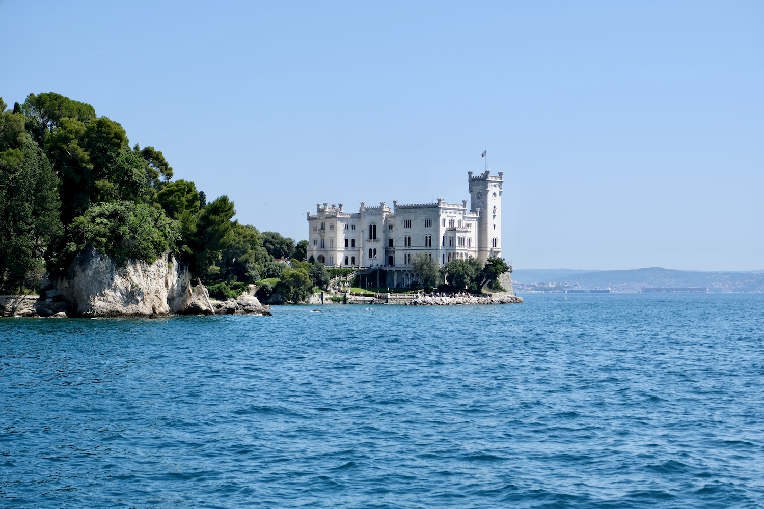 Castello di Miramare in barca